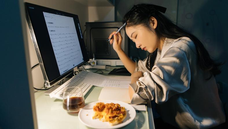 我和DeepSeek比赛写小说